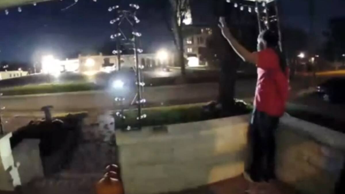 Vidéo: le suspect du Wisconsin arrêté pendant qu'il attendait un Uber chez un inconnu