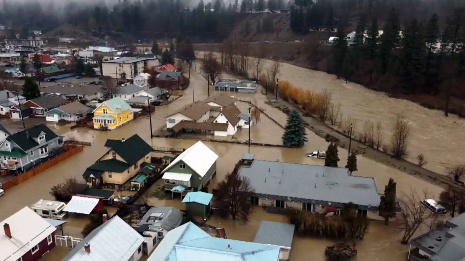 Colombie-Britannique: des renforts sont arriv&eacute;s, mais des r&eacute;sidents refusent d&rsquo;&eacute;vacuer