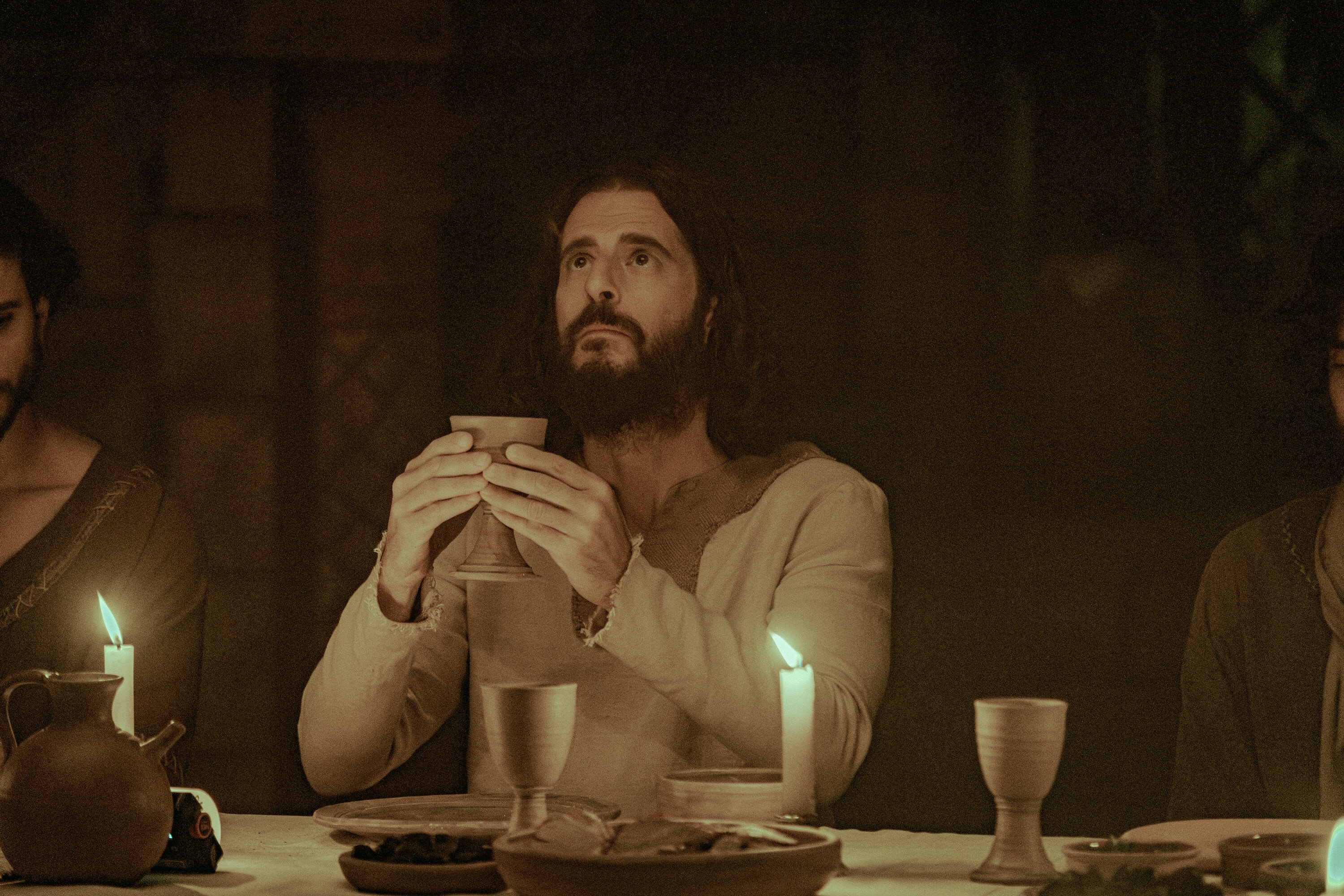 Jonathan Roumie dans son rôle de Jésus-Christ pour une télésérie diffusée sur Prime Video.