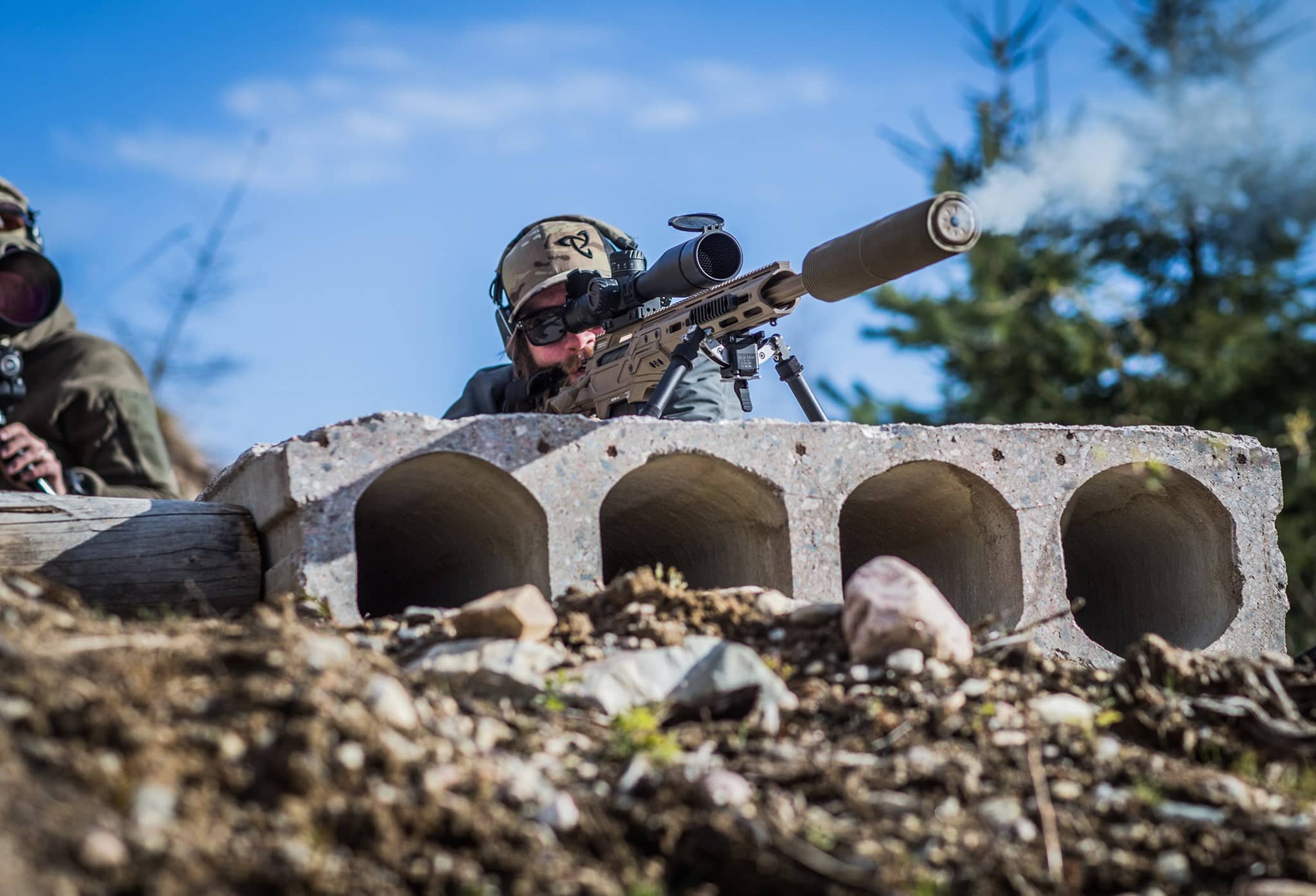 Des espions visitent les bureaux du fabricant d’armes Cadex Defence