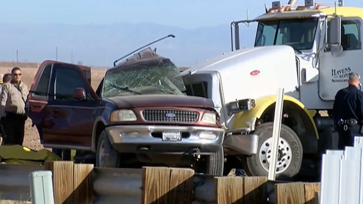 Almeno 15 morti nella collisione in California Almeno 15 morti nella collisione in California