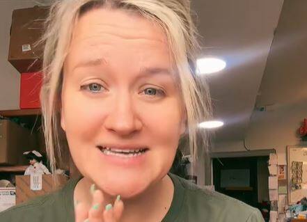 &laquo;Il se cachait depuis des mois&raquo;: Une femme trouve un homme sous son lit