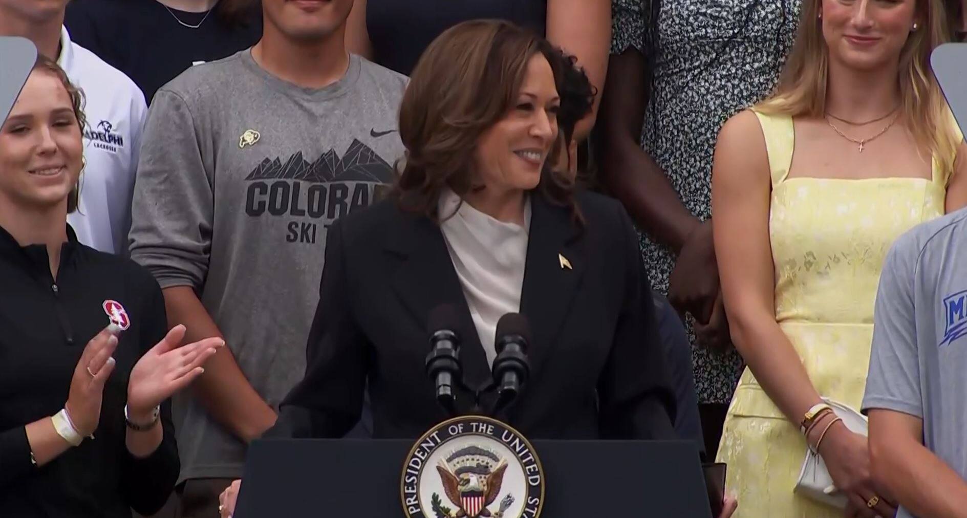 EN VID&Eacute;O | Premi&egrave;re apparition publique de Kamala Harris depuis le d&eacute;sistement de Joe Biden