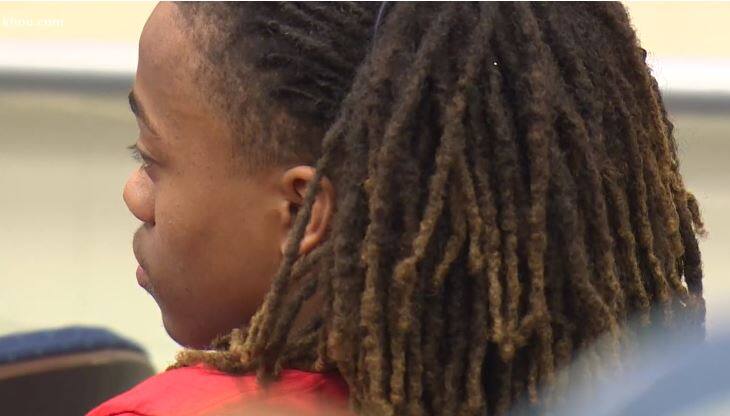 Menacé d'exclusion à cause de sa coupe de cheveux | TVA Nouvelles