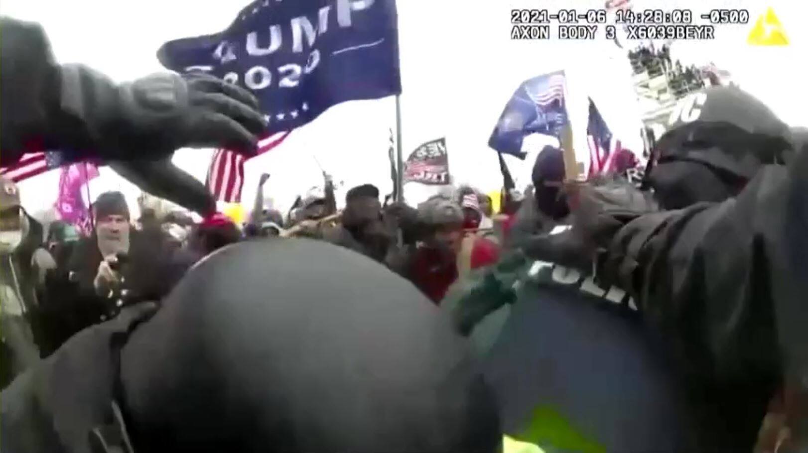 &laquo;Sang, sueur et larmes&raquo;: des images in&eacute;dites du 6 janvier 2021