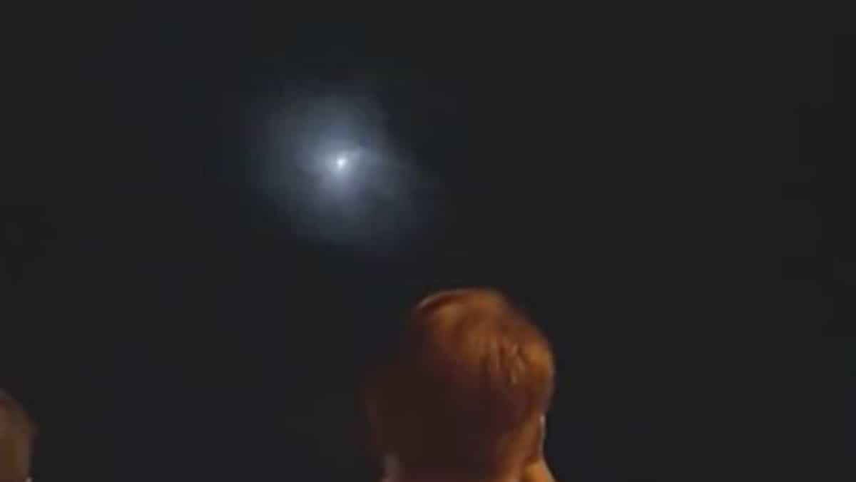 EN VIDÉO | Une fusée chinoise se désintègre au-dessus de l'océan indien