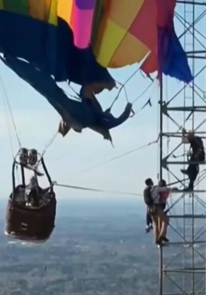 EN VIDÉO | Suspendus à 270 mètres, deux passagers d'une montgolfière secourus au Texas