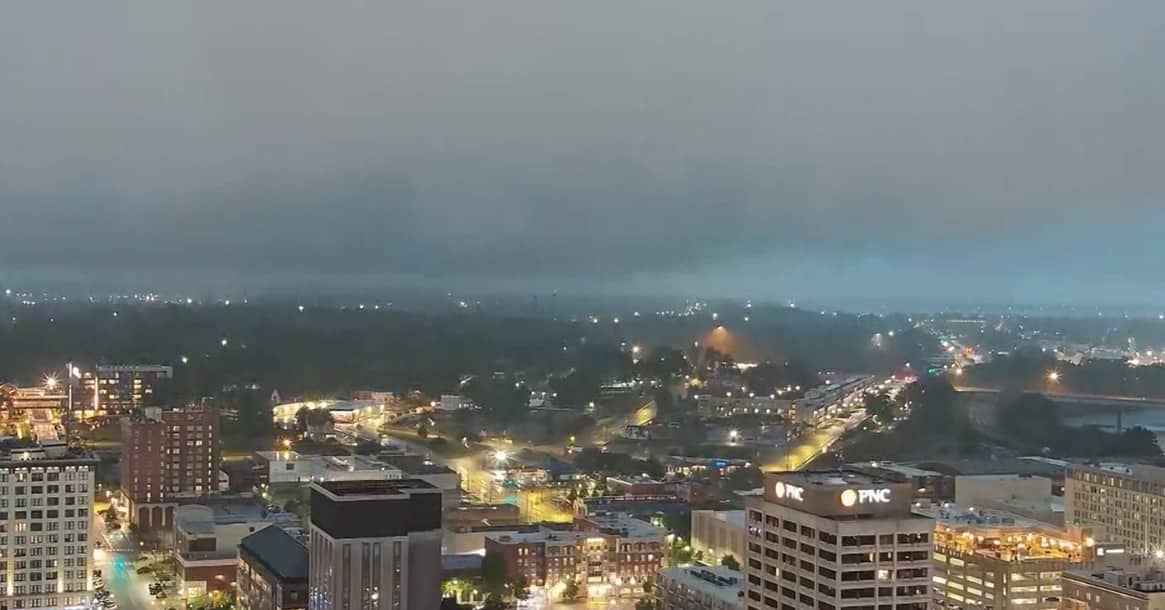 EN VIDÉO | Le Mississippi ravagé par une série de tornades: des centaines de maisons détruites, un enfant porté disparu