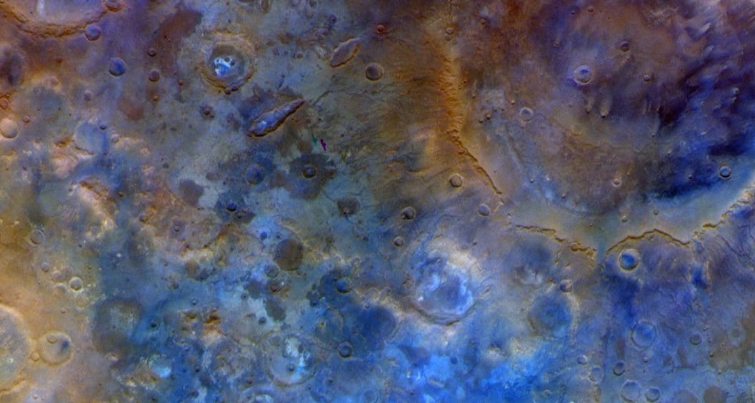 EN VIDÉO | La sonde Psyche capture des images inédites de Mars