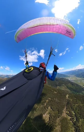 Grosse frayeur pour une parapentiste percutée par un petit avion dans les airs