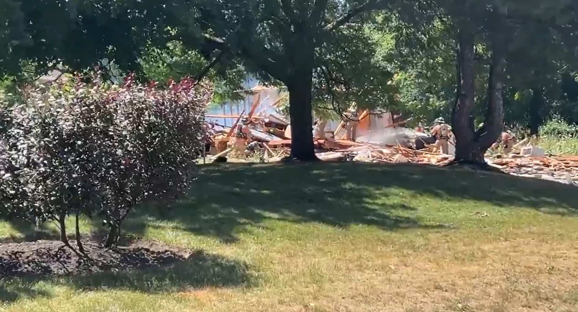 Une maison rasée par une explosion en Ontario est «perte totale», selon les pompiers