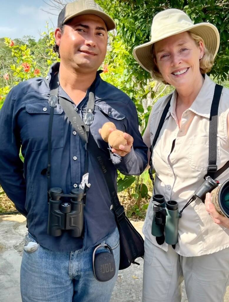 La cheffe d'antenne est en voyage en Colombie