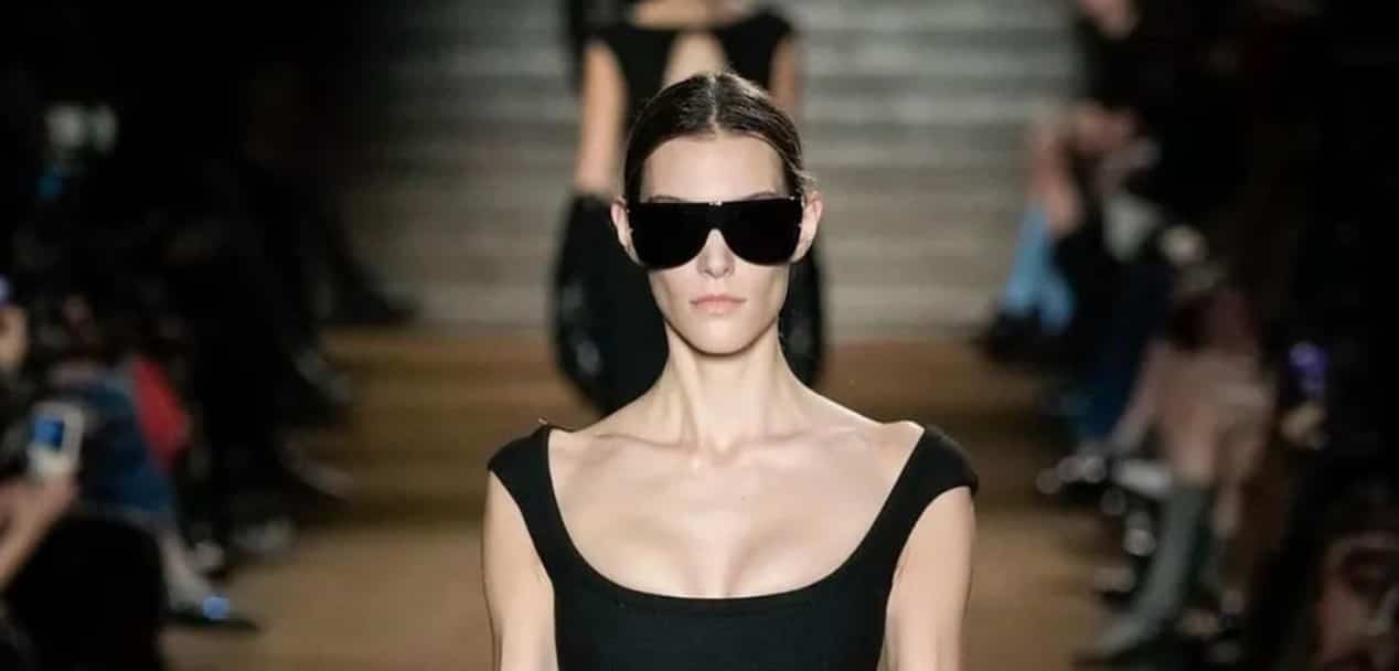 Image principale de l'article Charlotte Cardin défile à la Paris Fashion Week