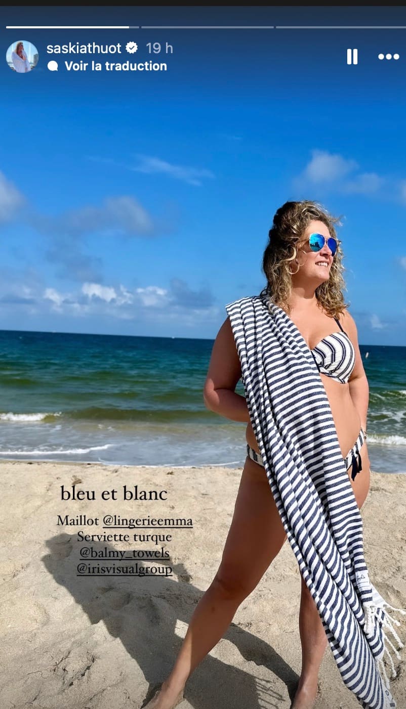 Elle profite d'un voyage au soleil 