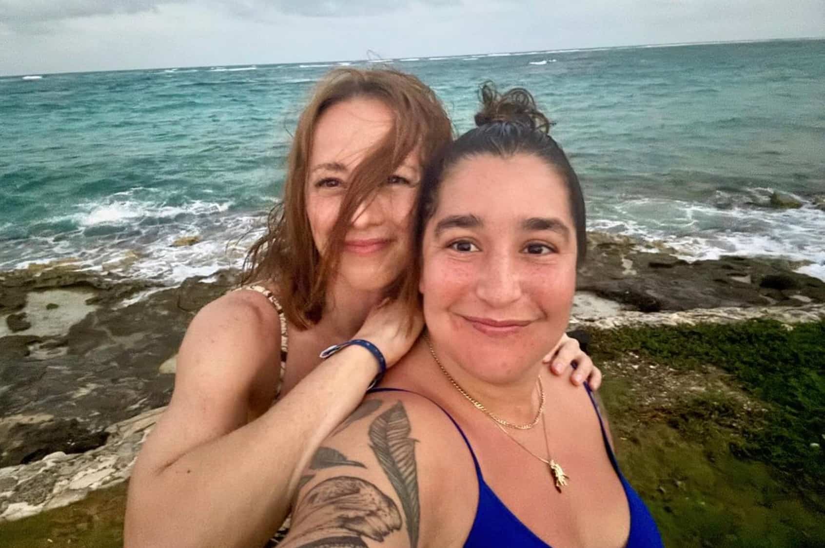 Elles profitent d'un voyage ensemble