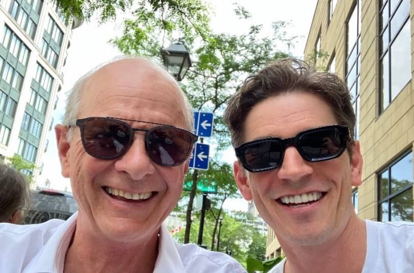 Les comédiens capturent un moment ensemble