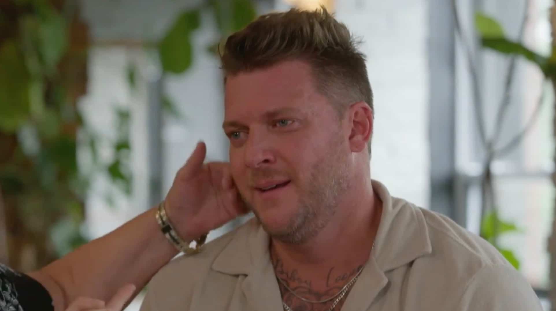 Il fond en larmes en direct