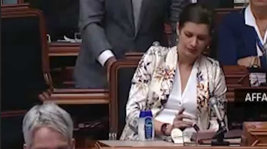 Image principale de l'article La vice-première ministre se lime les ongles