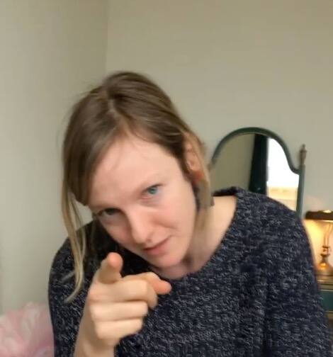 VIDÉO COVID-19: «Reste CHE-VOUS» le jeune, dit Catherine Dorion | Le Sac de chips