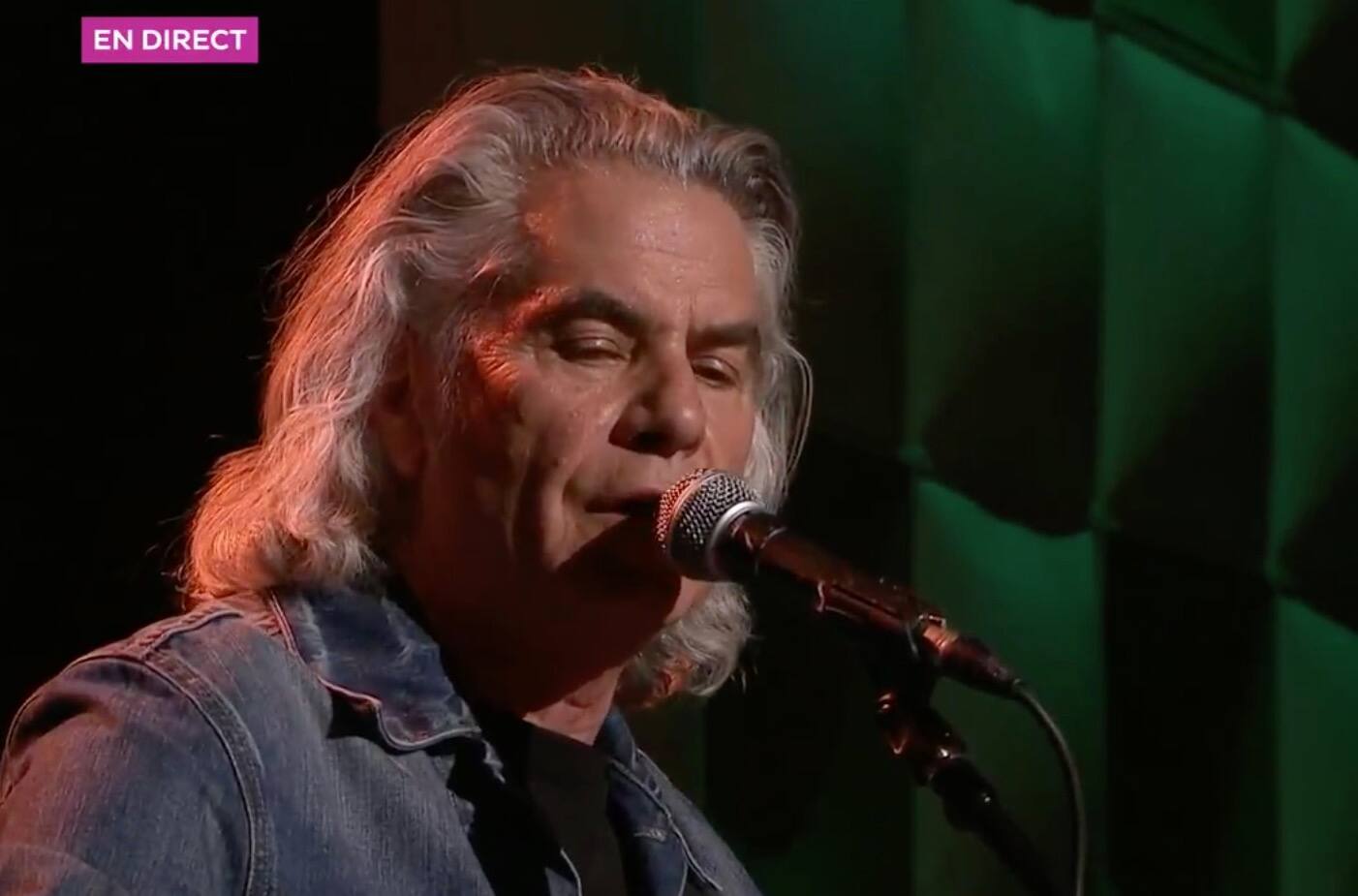 Richard Séguin chante «Rester debout»