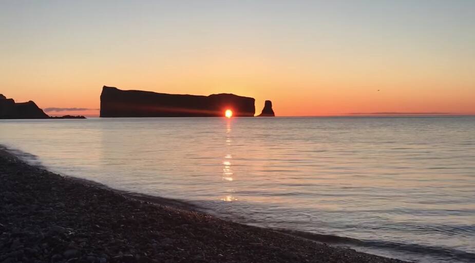 Image principale de l'article Il filme les levers de soleil à Percé