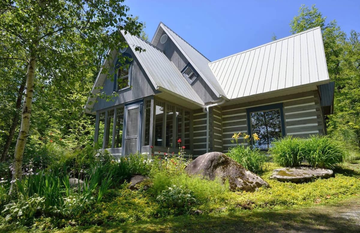 À louer en Estrie voici 15 chalets sur le bord de l’eau JDM À louer en Estrie voici 15 chalets sur le bord de l’eau JDM