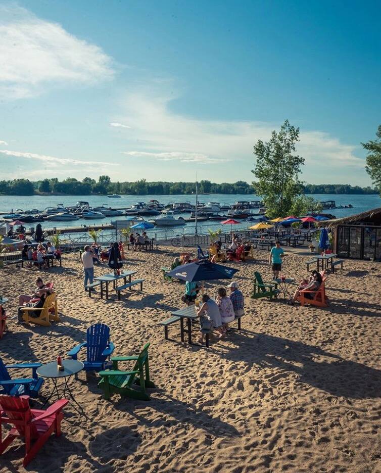 Cette Plage A 15 Minutes De Montreal Est L Endroit Parfait Ou Manger Un Bon Lobster Roll Silo 57