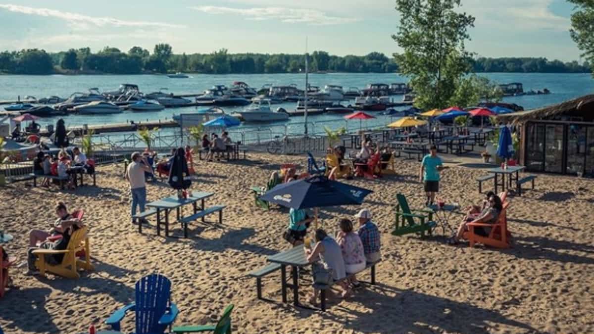 Cette Plage A 15 Minutes De Montreal Est L Endroit Parfait Ou Manger Un Bon Lobster Roll Silo 57