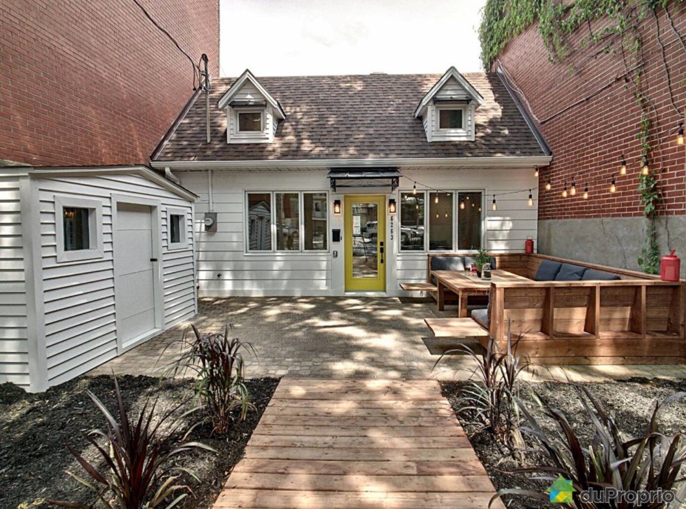 Une maison avec une cour «Pinterest» à vendre