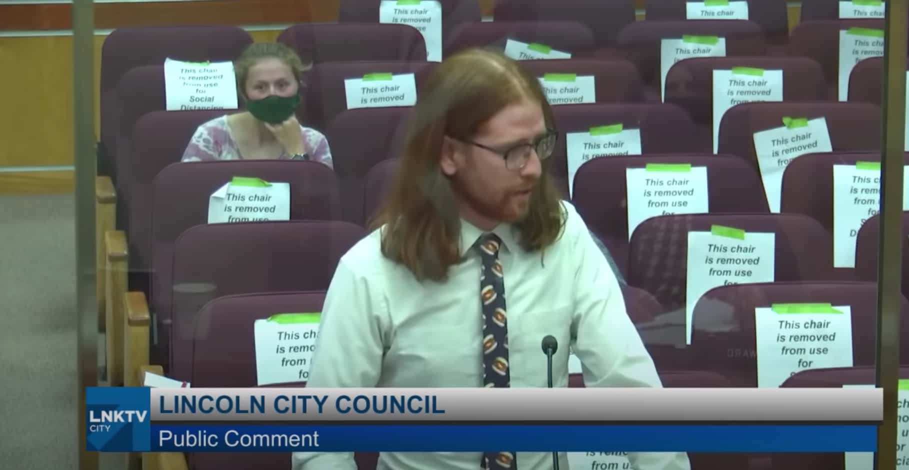 Il est contre les ailes de poulet sans os