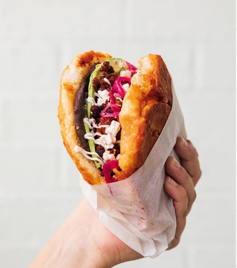 Un comptoir de tortas véganes ouvre bientôt