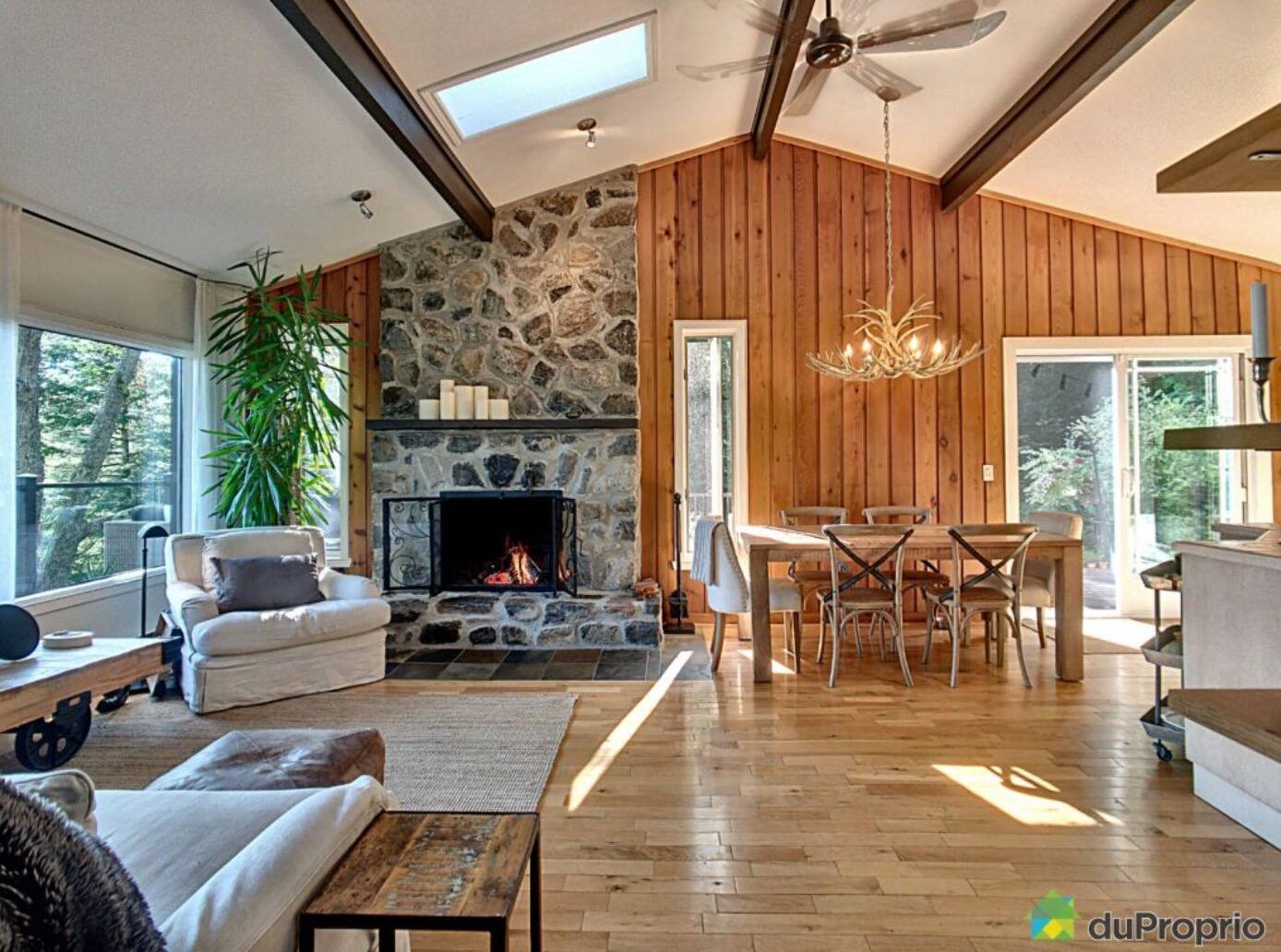 Une maison-chalet avec plage intime pour 419 900$