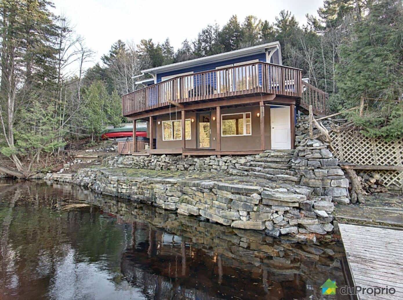 Une mini-maison au bord de l'eau pour 625 000$