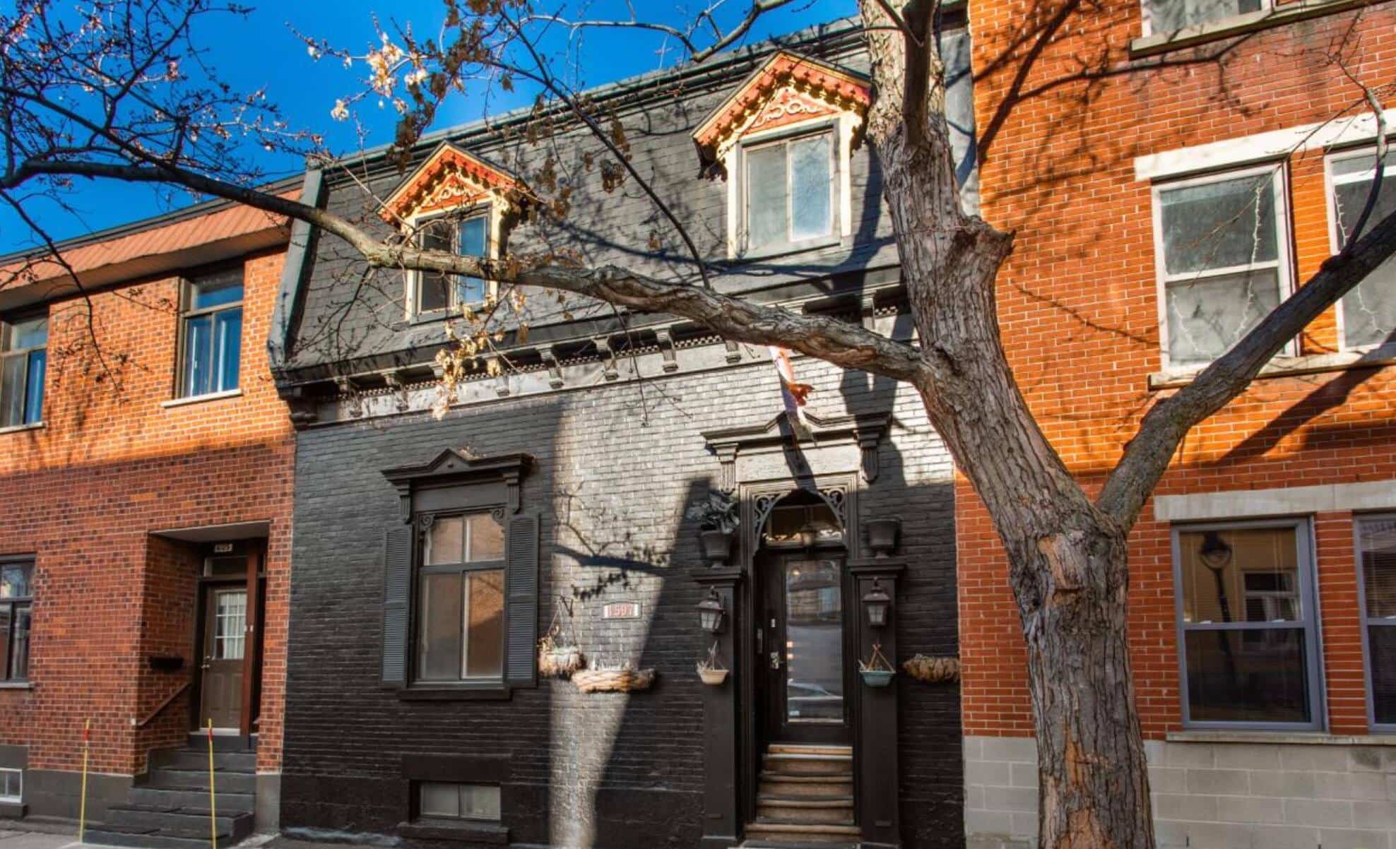 Une chic maison dans le Village pour 1 288 000$