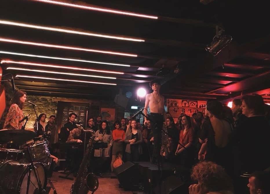 Voyez le show gratuit de L'Esco en ligne