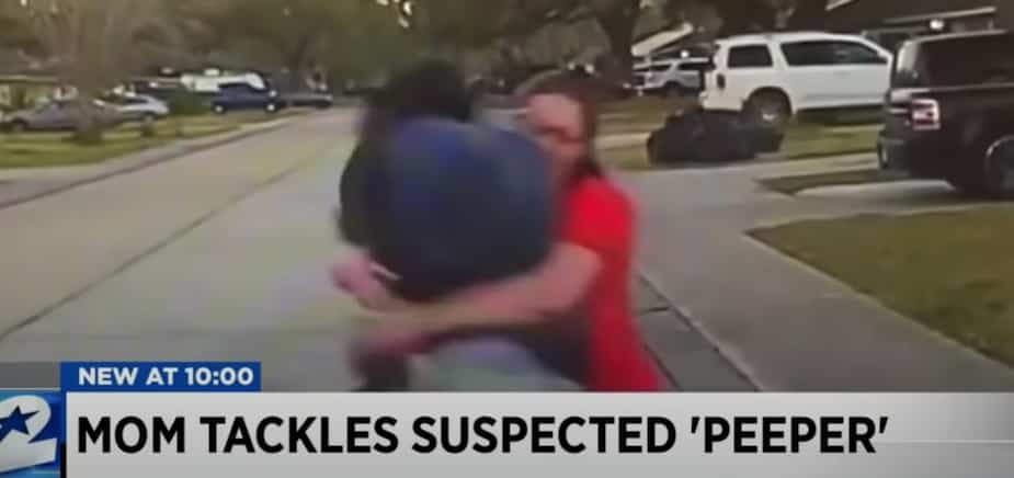Image principale de l'article Une mère plaque un voyeur d’une façon incroyable