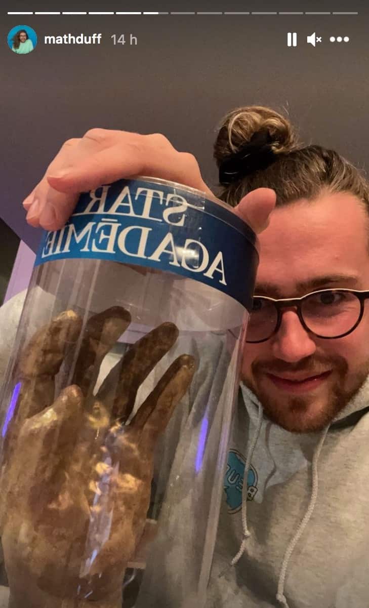 Math Duff se fait couler une main d’Académicien 