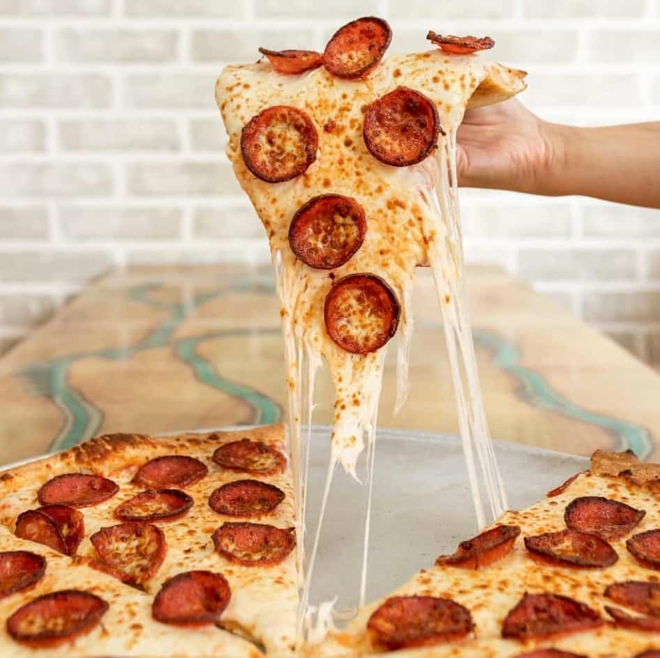 Cette pizzéria offre des pizzas GRATUITES demain