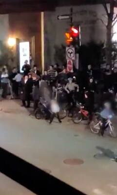 Manifestation anti-couvre-feu à Montréal: des enfants sortent dans la rue