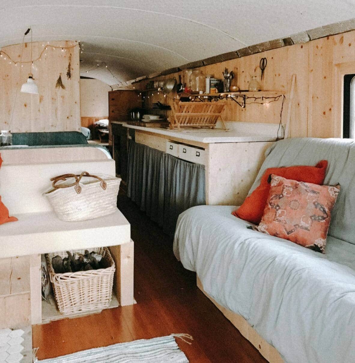 Un autobus converti en «shack» bohème à louer