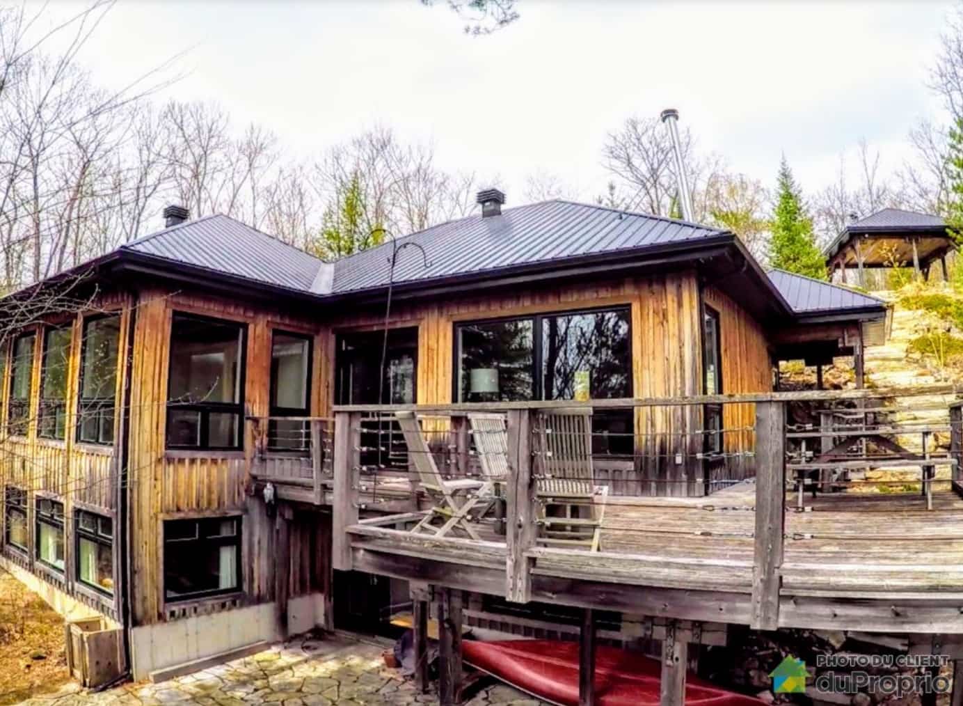 Une maison avec sauna, quai et gazebo à 798 000$