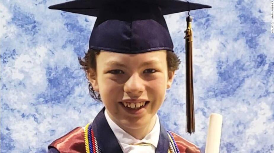 Image principale de l'article À 12 ans, diplômé du secondaire et du collège