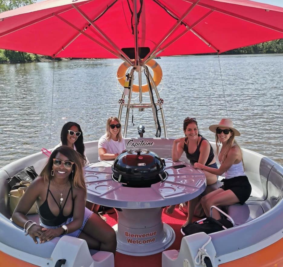 Des «donuts» flottants où faire un BBQ sur l’eau