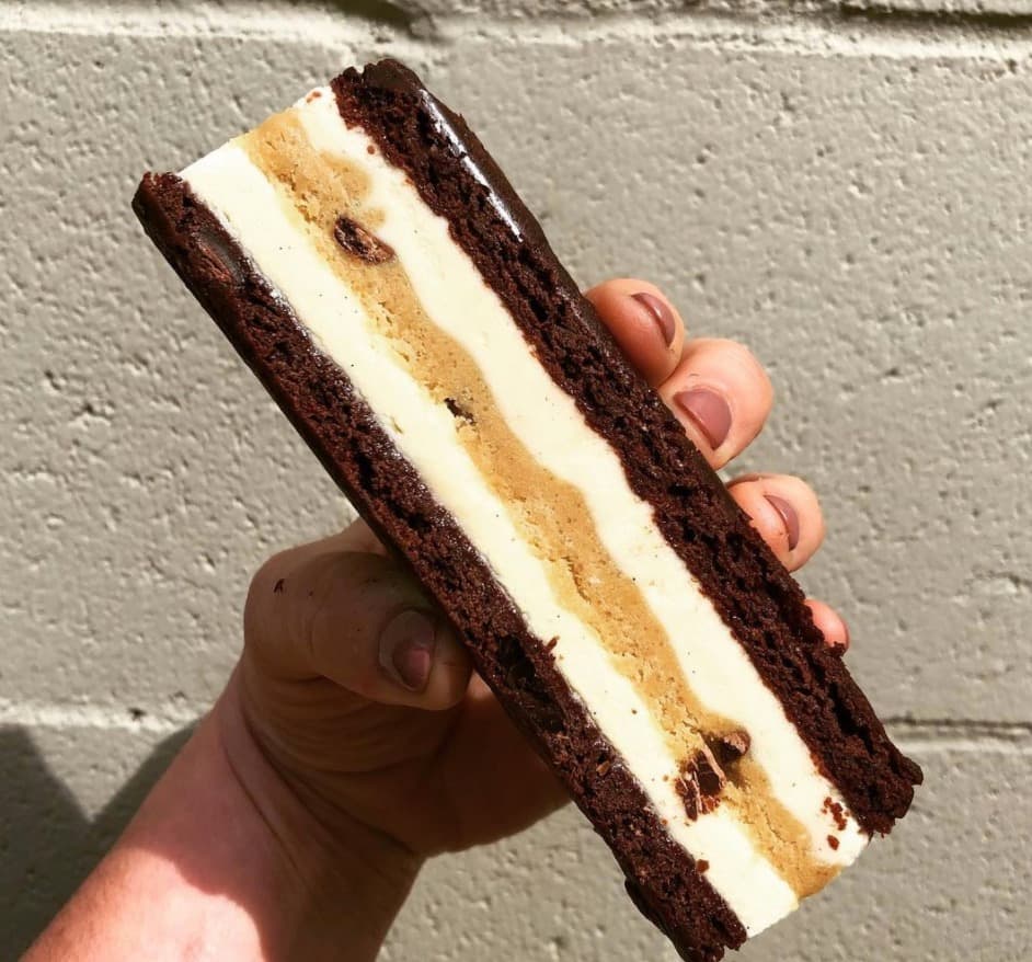 Un nouveau sandwich à la crème glacée décadent 