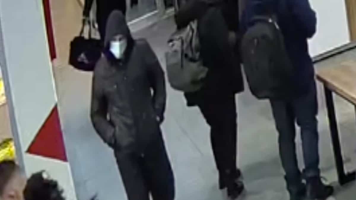 VIDÉO | Meurtre à la Pyramide de Sainte-Foy: le SPVQ installe un poste de commandement