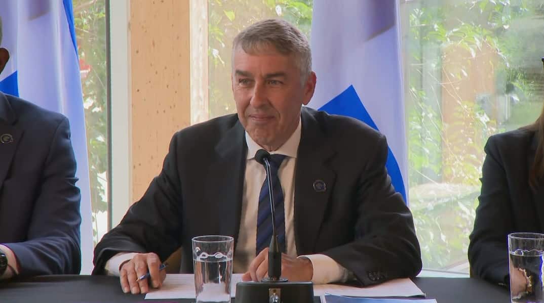 Cadre financier: le Parti Québécois promet le retour au déficit zéro un an plus tôt