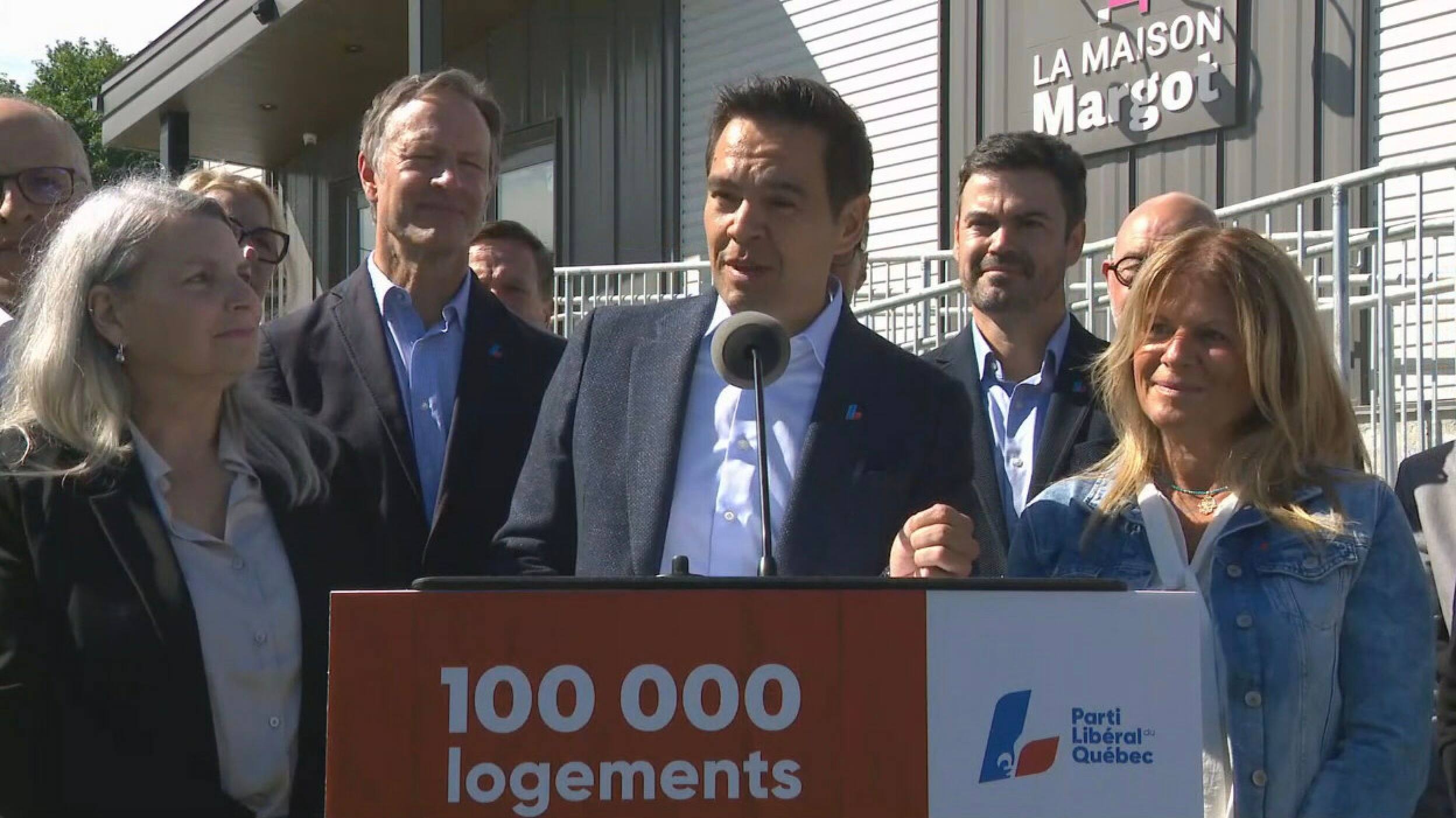 Le chef du Parti libéral du Québec, Charles Milliard, lors d’un point de presse en matière de logement, le 1er septembre 2026.