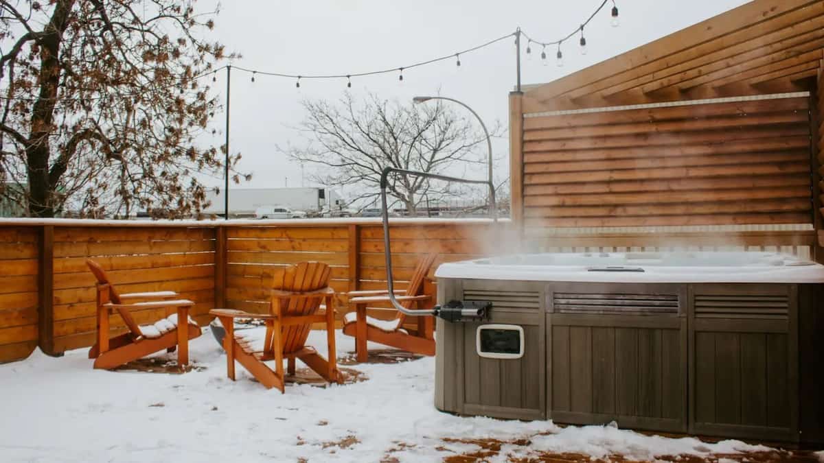 Un Airbnb avec spa et foyer à louer pour un «staycation» à 76 la nuit