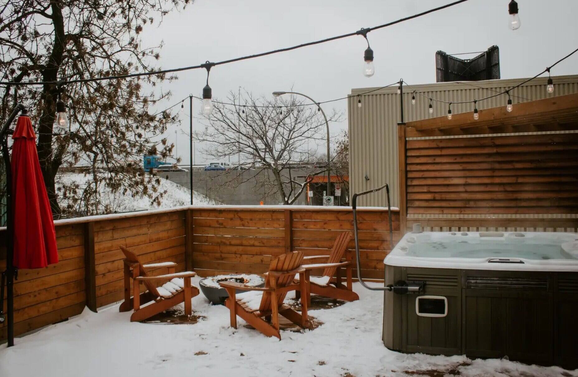 Un Airbnb  avec  spa  et foyer  louer pour un staycation   