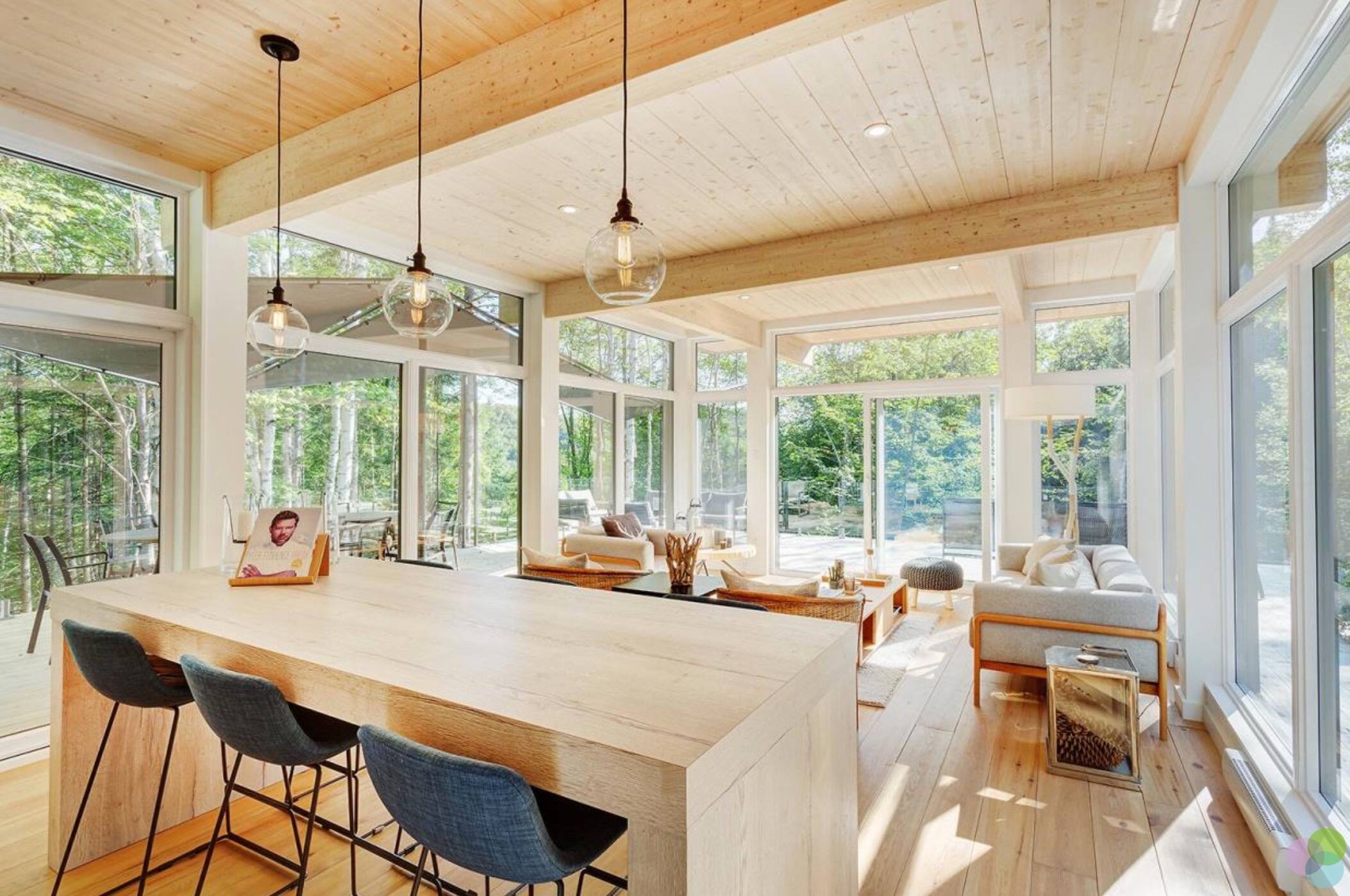 Un Chalet Neuf Sur Le Bord De L Eau A Vendre Pour 396 750 A La